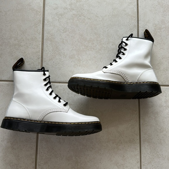 DR. MARTENS Doc Marten’s Zavala 8-Eyelet White Leather Combat Boot, Size 10 - Picture 1 of 10